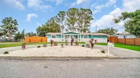 697 Diane Ln, Tarpon Springs, FL 34689