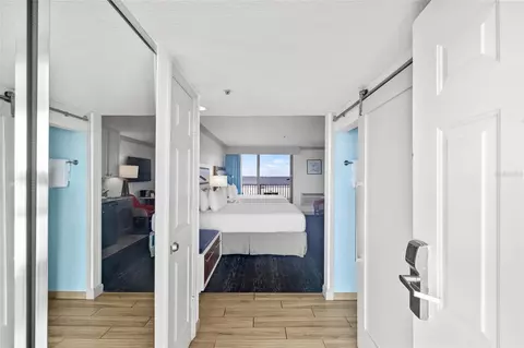 10650 Gulf Blvd #541, Saint Petersburg, FL 33706
