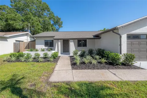 8101 Candlewoode Dr, Largo, FL 33773