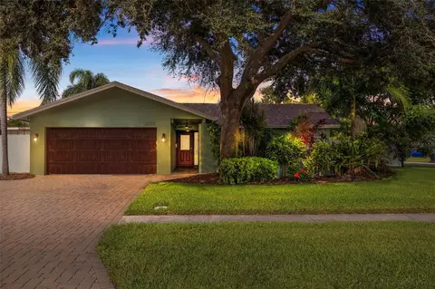 3290 64th St N, Saint Petersburg, FL 33710