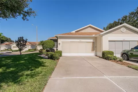 906 Newpoint Loop #3, Sun City Center, FL 33573