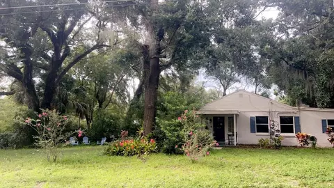 1015 Lake Emerald Dr, Orlando, FL 32806
