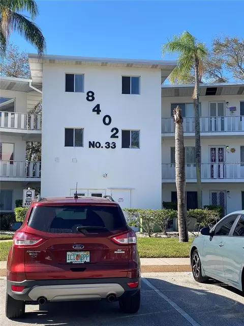 8402 111th St #210, Seminole, FL 33772
