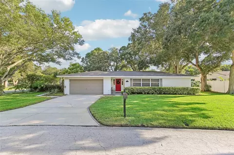 2826 Del Rio Dr, Belleair Bluffs, FL 33770