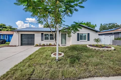 7877 Shadow Run Dr, Largo, FL 33773
