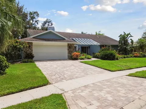 520 Palmdale Dr, Oldsmar, FL 34677