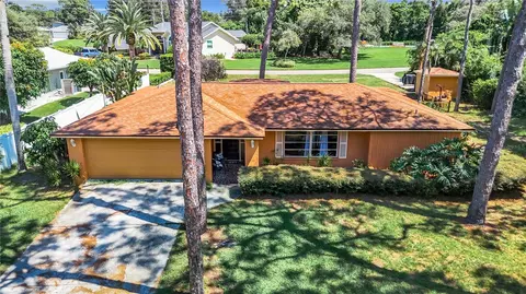 1231 Holiday Dr, Tarpon Springs, FL 34689