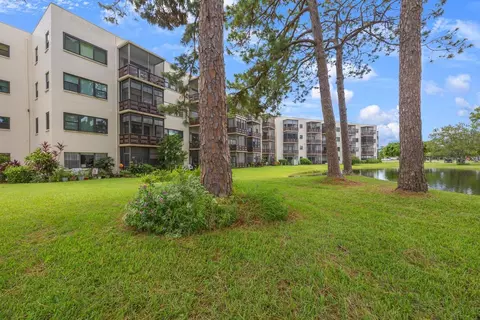 7975 58th Ave N #303, Saint Petersburg, FL 33709