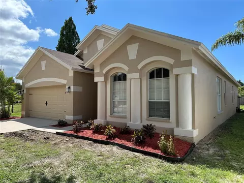 1127 Barclay Wood Dr, Ruskin, FL 33570