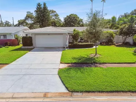 10221 Imperial Point Dr E, Largo, FL 33774