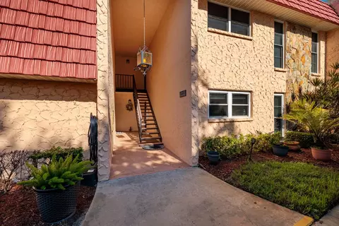 111 Buttonwood Cir #111, Seminole, FL 33777