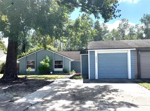 3275 Fox Lake Dr, Tampa, FL 33618