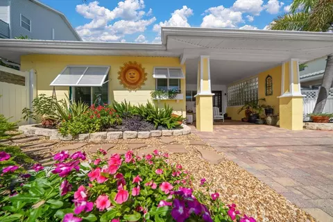 11205 3rd St E, Treasure Island, FL 33706