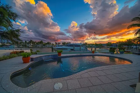 22 Island Dr, Treasure Island, FL 33706
