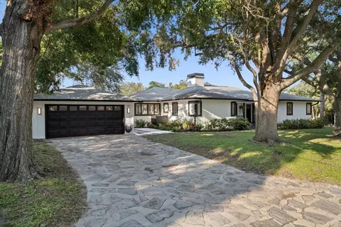 326 Overbrook Dr, Belleair, FL 33756