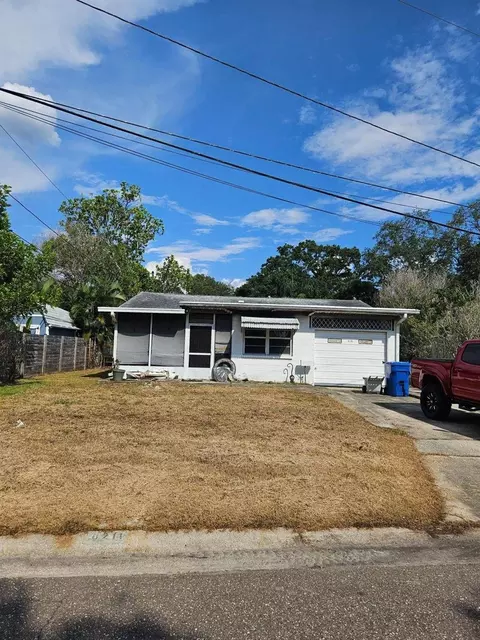 8211 Waverly Rd N, Saint Petersburg, FL 33702