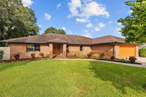 2521 Laurelwood Ln, Valrico, FL 33596