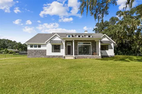 3001 Beautiful Creek Ln, Plant City, FL 33565