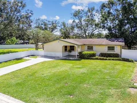 10818 111th St, Seminole, FL 33778