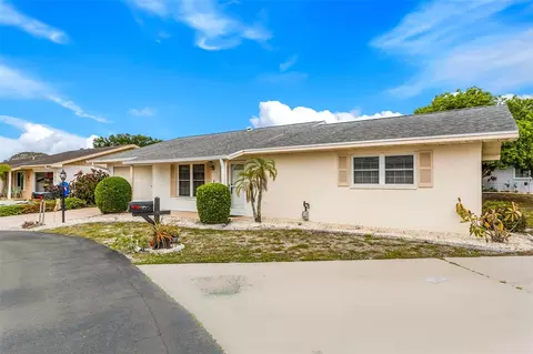707 Reading Pl, Sun City Center, FL 33573