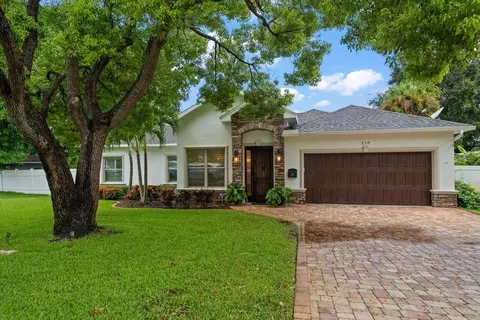 218 Garden Cir, Belleair, FL 33756