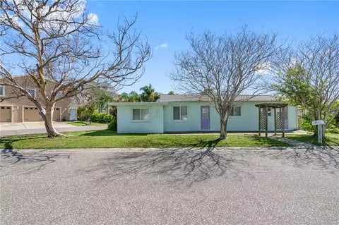 18099 4th St E, Redington Shores, FL 33708