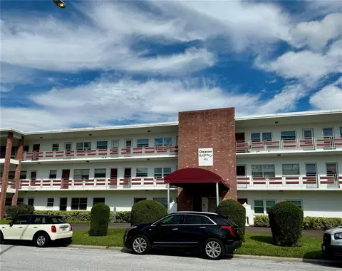 955 51st St N #306, Saint Petersburg, FL 33710