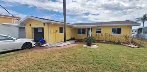 16106 4th St E, Redington Beach, FL 33708