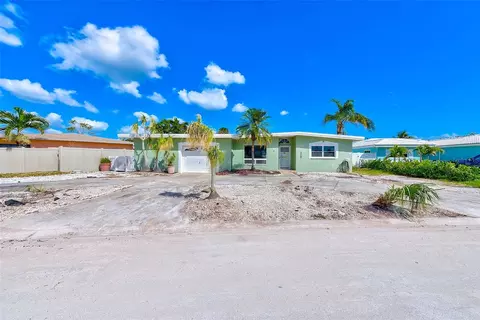 11445 5th St E, Treasure Island, FL 33706