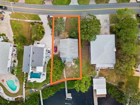 1514 Riverside Dr, Tarpon Springs, FL 34689
