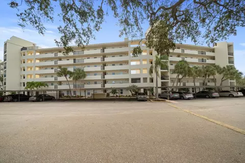 225 Country Club Dr #1207, Largo, FL 33771