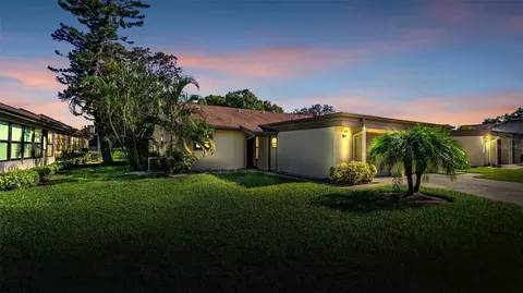 1301 Golfview Dr, Tarpon Springs, FL 34689