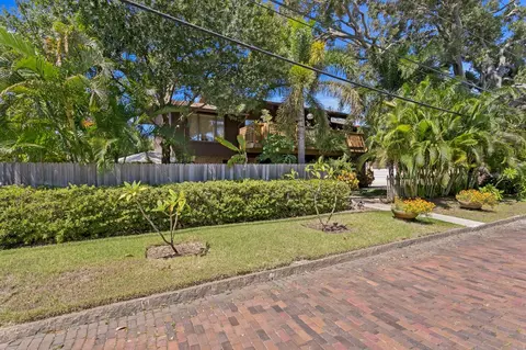 111 71st St S, Saint Petersburg, FL 33707