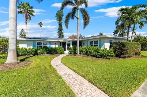 3926 Overlook Dr NE, Saint Petersburg, FL 33703