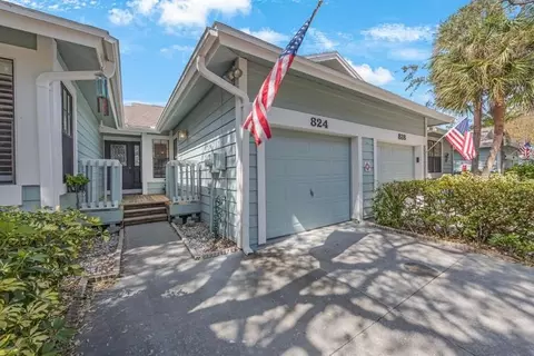 824 Amelia Ct NE, Saint Petersburg, FL 33702
