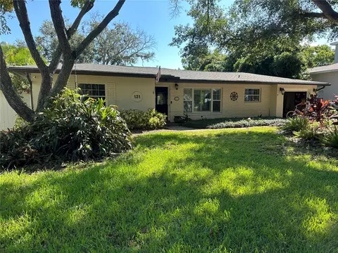 131 Laredo Way NE, Saint Petersburg, FL 33704
