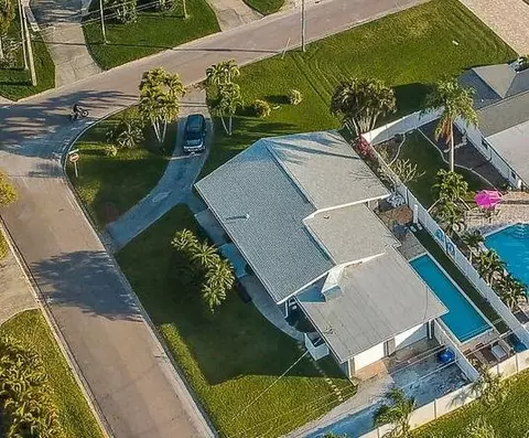 3822 Bayshore Blvd NE, Saint Petersburg, FL 33703