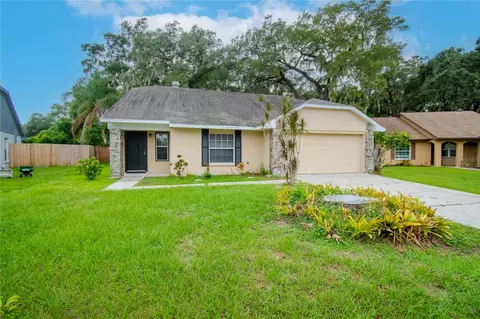 2039 Shadow Pine Dr, Brandon, FL 33511
