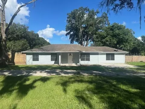 561 Old Geneva Rd, Geneva, FL 32732
