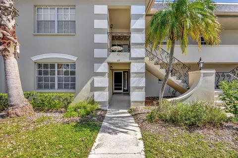 67 Country Club Dr, Largo, FL 33771