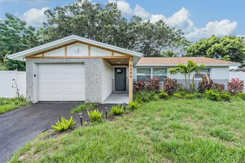 8484 Lantana Dr, Seminole, FL 33777