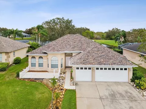 1054 Sawgrass Dr, Tarpon Springs, FL 34689