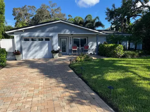 7519 Burlington Ave N, Saint Petersburg, FL 33710