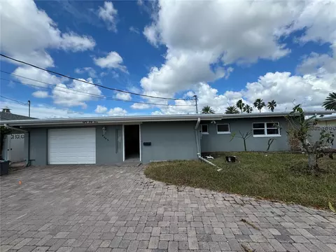 8043 Causeway Blvd S, Saint Petersburg, FL 33707