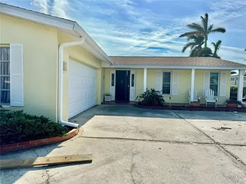 11300 8th St E, Treasure Island, FL 33706