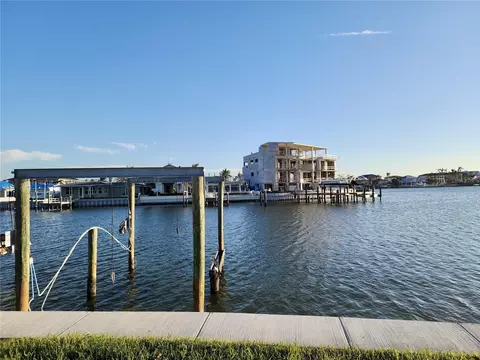 7992 2nd Ave S, Saint Petersburg, FL 33707