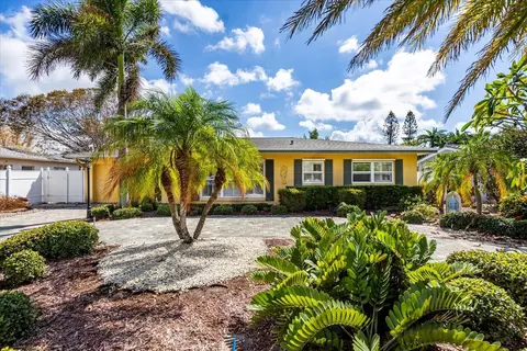 10203 3rd St E, Treasure Island, FL 33706