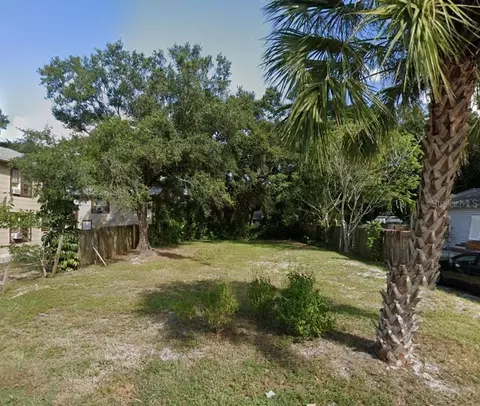 1303 17th St W, Bradenton, FL 34205