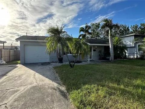 8310 Riverside Dr N, Saint Petersburg, FL 33702
