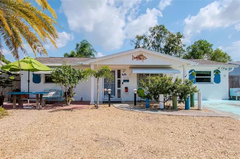 1036 Viking Dr, Holiday, FL 34691